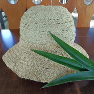 Topi dari serat nanas